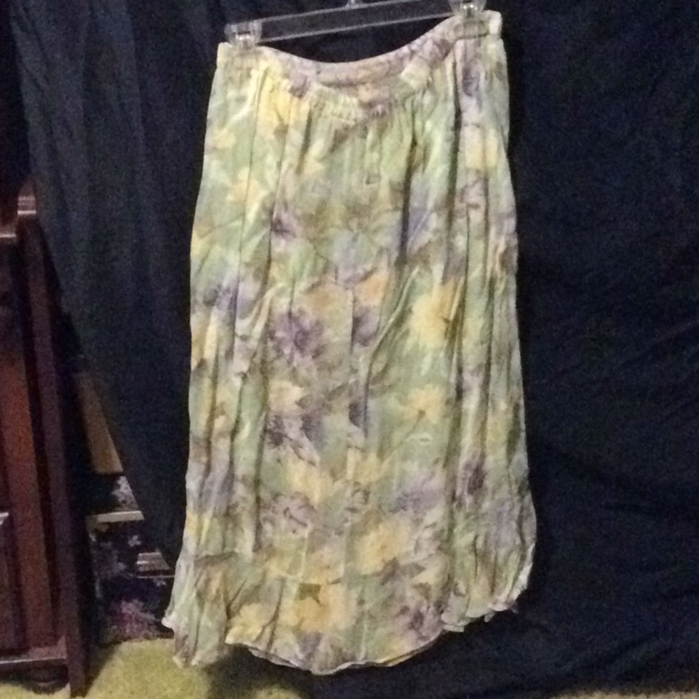 Feminine floral skirt